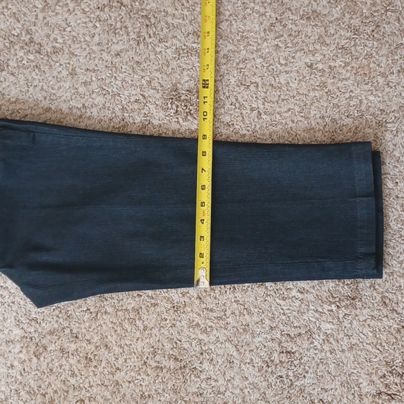 CHRISTOPHER BANKS denim capris w/ pockets & zipper/button closure.  Size 4 - Picture 9 of 13